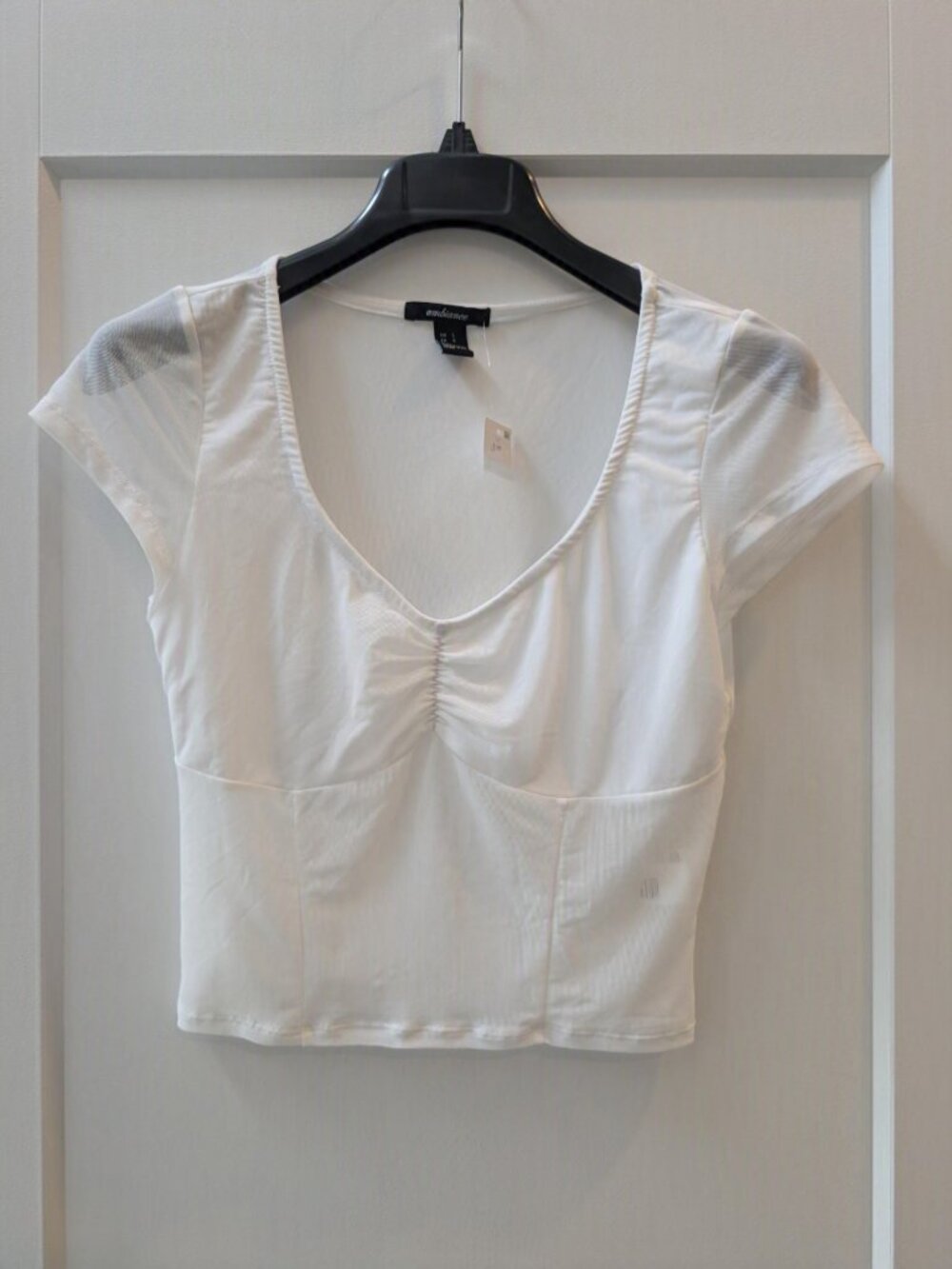 NWT Ambiance White Ruched V-Neck Crop Tee Size Large